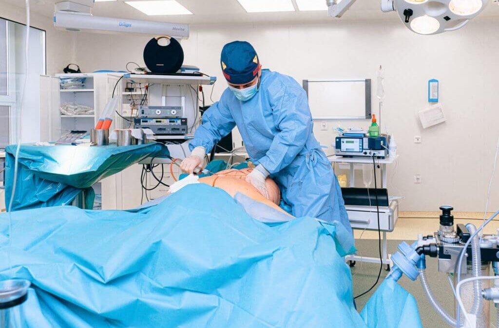 Liposuccion et cryolipolyse, deux méthodes bien différentes mais toutes les deux très efficaces :